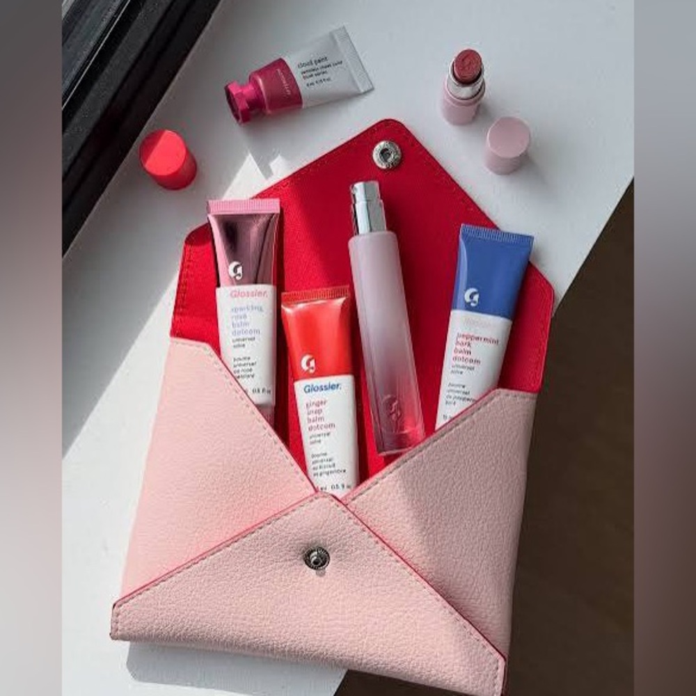 Glossier envelope pouch - Picture 5 of 7